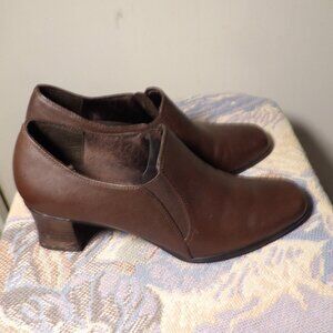 Liz Baker Chunk Heel Brown Bootie Sz 8M